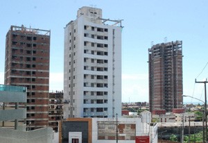 Pressão sobre preço de terrenos termina por inflar custo de aquisição e reflete-se no preço final do empreendimento.