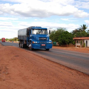 No Oeste do Estado, a RN-015, que liga Mossoró a Baraúnas, é uma das que esperam por serviços