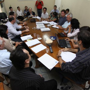 As ações necessárias para reduzir o impacto ambiental na área do porto foram discutidas ontem