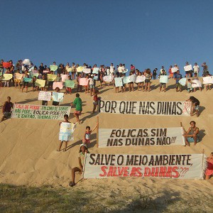 População em protesto contra aerogeradores nas dunas