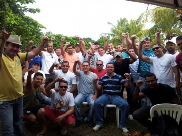 PMs e bombeiros estão acampados em frente à sede da Governadoria, em Natal (Foto: Sérgio Costa)