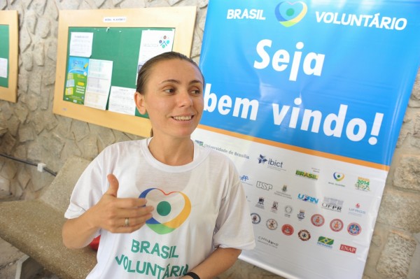 Adriana é uma das voluntárias inscritas para trabalhar durante a Copa (Foto: Alberto Leandro)