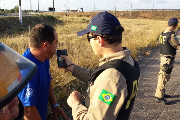 Neste primeiro semestre, 141 condutores foram presos após teste de bafômetro pela PRF (Foto: Divulgação/PRF)