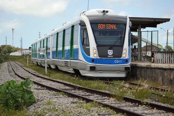 VLT está em fase de testes antes de passar a operar a linha Natal/Parnamirim (Foto: Alberto Leandro)