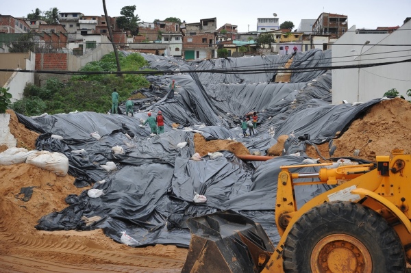 Conclusão das obras foi prometida para maio de 2015 (Foto: Alberto Leandro)