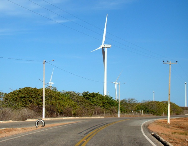 Parque Eólico em Areia Branca (Foto: litoralnamidia.blogspot.com)