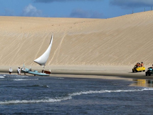 A praia de Jenipabu e suas famosas dunas móveis (Foto: Canindé Soares)