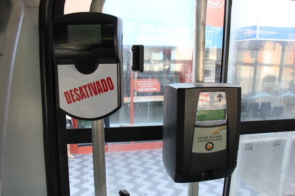 Validadores de cartões foram modificados (Foto: Cláudio Abdon)