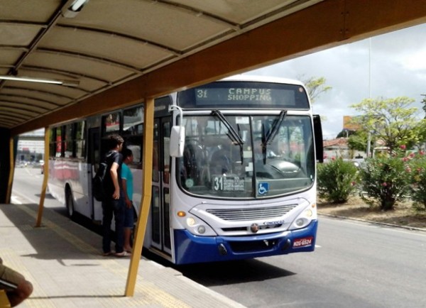 Mudança dos leitores de cartão de passagem surpreendeu usuários no inicio da semana. Prefeitura de Natal não foi comunicada sobre alteração. (Foto: Daniel Turíbio)