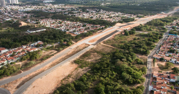 Obra do prolongamento da avenida Omar O'grady, em 2013. (Foto: Wikipedia) 