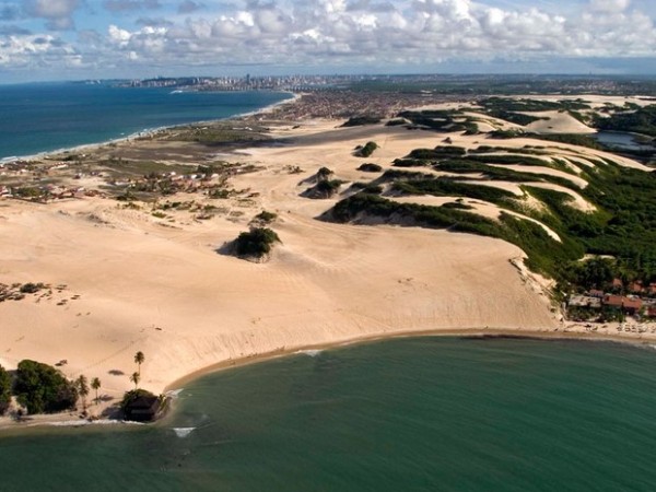 A praia de Jenipabu e suas famosas dunas móveis (Foto: Canindé Soares)