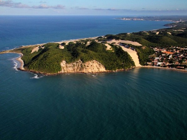 Praia de Ponta Negra, com destaque para as dunas do Morro do Careca (Foto: Canindé Soares)