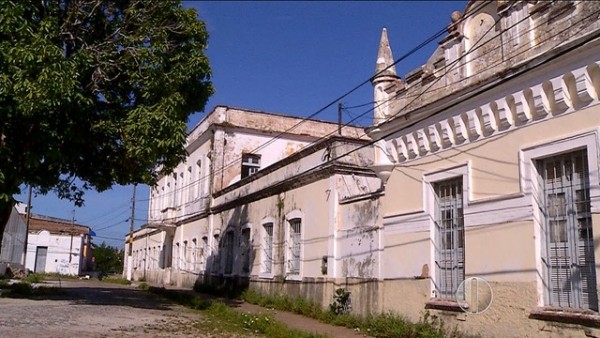 Más condições levaram universitários a voltar para o interior do estado. Governo afirma que não tem responsabilidade legal pela casa. (Foto: G1 RN) 