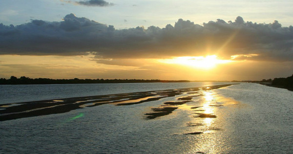 Rio Piranhas-Açu tem 70% de sua vazão destinada à irrigação. Nos próximos 45 dias, novas regras de uso d’água serão definidas. (Foto: pt.wikipedia.org)