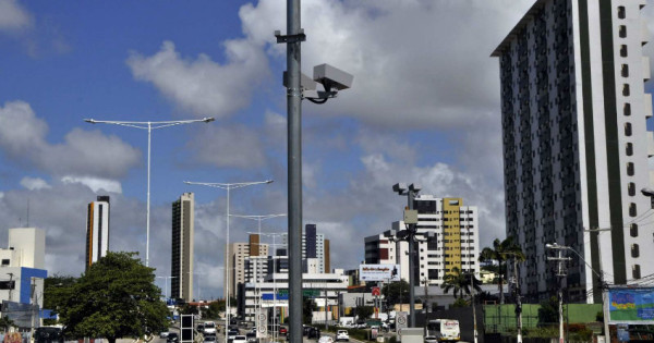 Pardal já em fase de instalação está localizado perto da passarela do bairro Potilândia. (Foto: Argemiro Lima) 