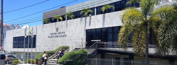 Sede da Assembléia Legislativa do RN está fechada enquanto policiais cumprem o mandado de busca e apreensão. (Foto: Divulgação)